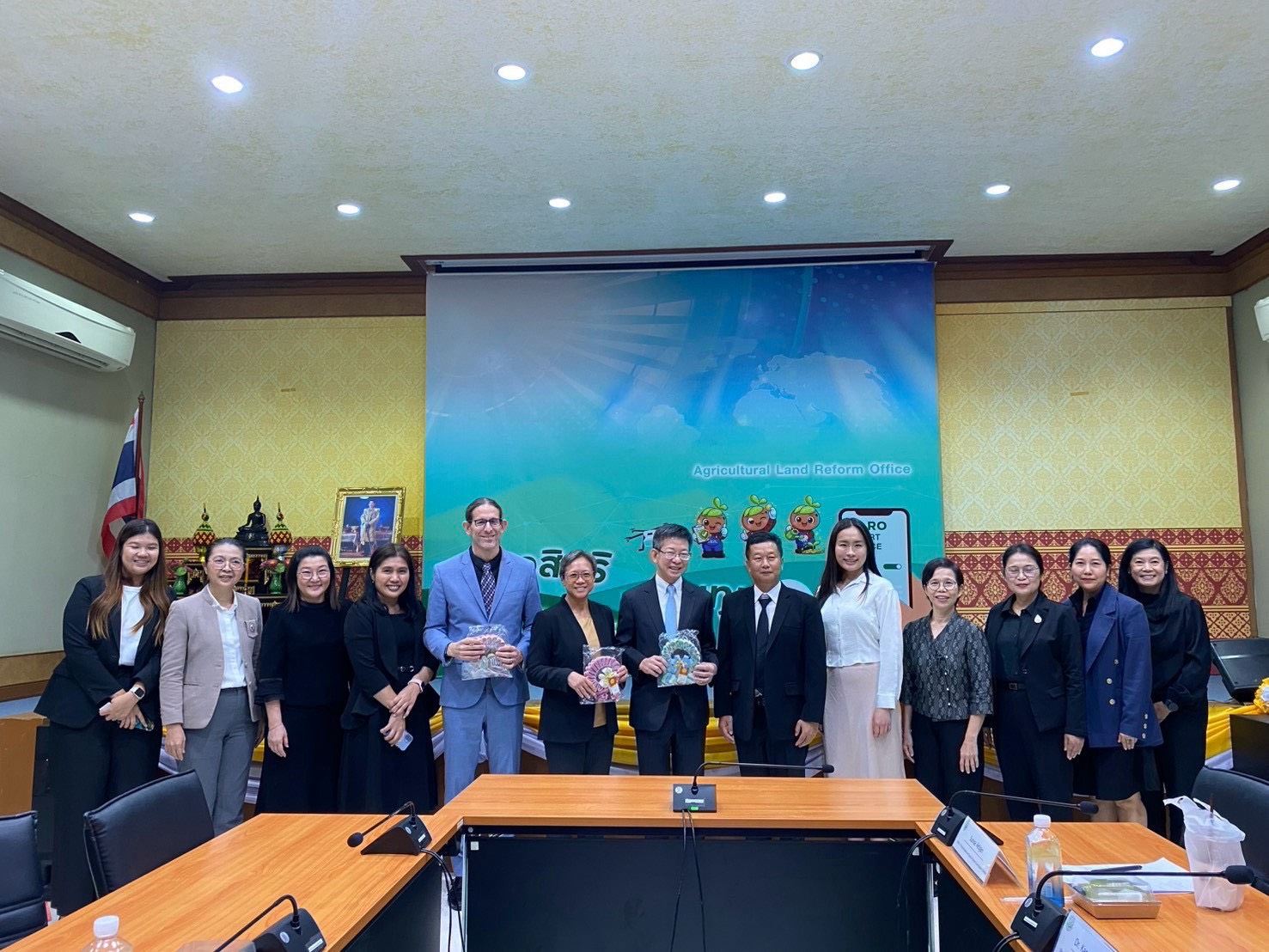 title - ส.ป.ก.  ต้อนรับหารือแลกเปลี่ยนแนวทางการวิจัยและหารือความร่วมมือระหว่างสำนักงานการปฏิรูปที่ดินเพื่อเกษตรกรรม จุฬาลงกรณ์มหาวิทยาลัย MIT และธนาคารกรุงเทพ